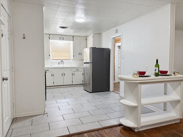 1004 Oak Drive, Huntsville, TX 77320