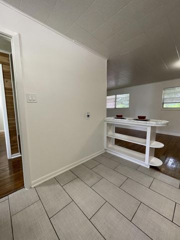 1004 Oak Drive, Huntsville, TX 77320