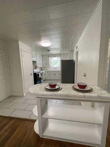 1004 Oak Drive, Huntsville, TX 77320