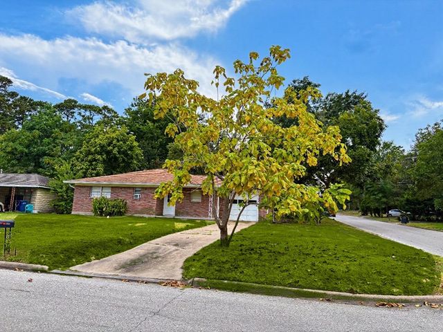 1004 Oak Drive, Huntsville, TX 77320
