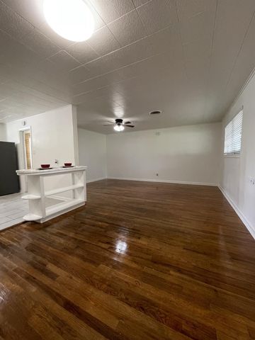 1004 Oak Drive, Huntsville, TX 77320