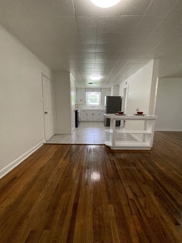 1004 Oak Drive, Huntsville, TX 77320