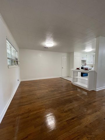1004 Oak Drive, Huntsville, TX 77320