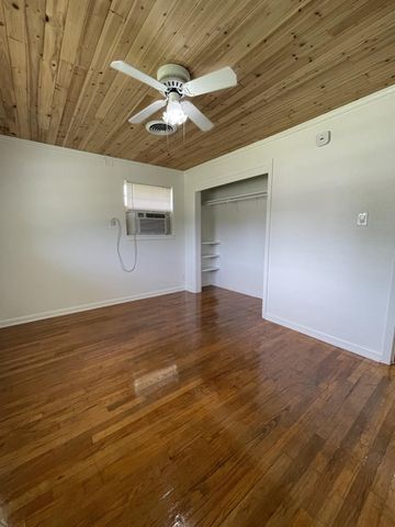 1004 Oak Drive, Huntsville, TX 77320