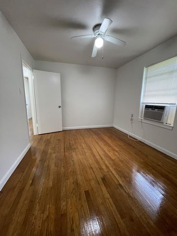 1004 Oak Drive, Huntsville, TX 77320