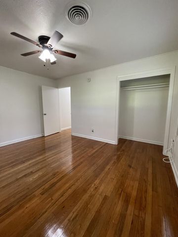 1004 Oak Drive, Huntsville, TX 77320