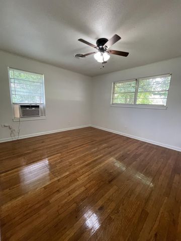1004 Oak Drive, Huntsville, TX 77320