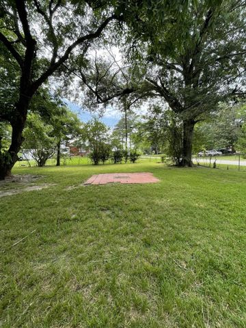 1004 Oak Drive, Huntsville, TX 77320