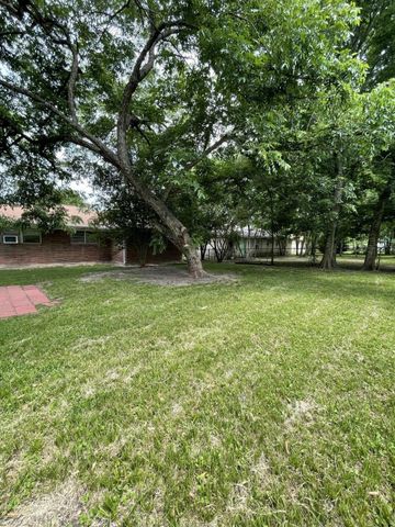 1004 Oak Drive, Huntsville, TX 77320