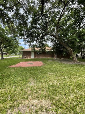 1004 Oak Drive, Huntsville, TX 77320
