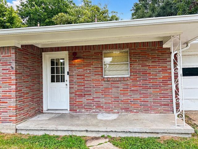 1004 Oak Drive, Huntsville, TX 77320