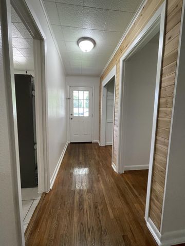 1004 Oak Drive, Huntsville, TX 77320