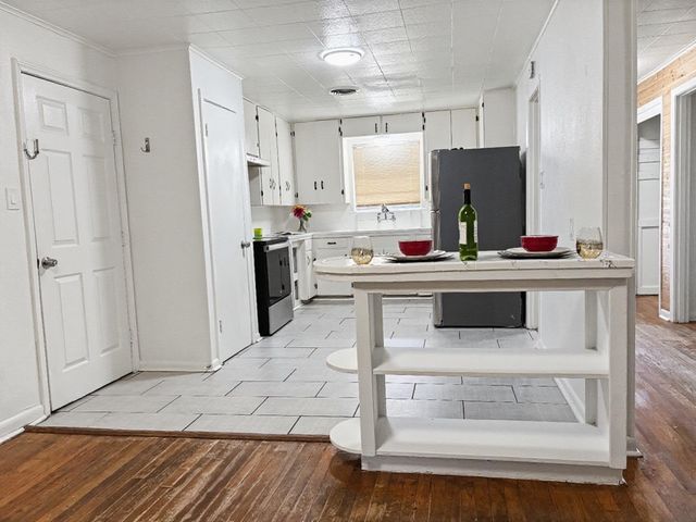 1004 Oak Drive, Huntsville, TX 77320