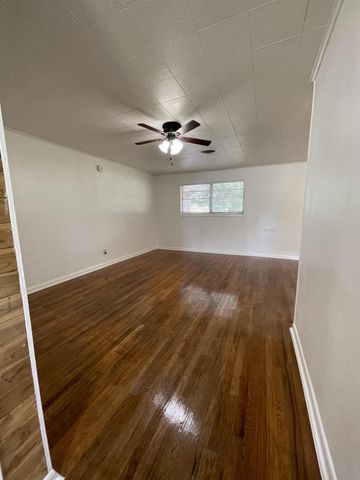1004 Oak Drive, Huntsville, TX 77320