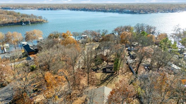 1714 Hebbert Street, Grove, OK 74344