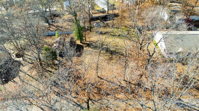 1714 Hebbert Street, Grove, OK 74344