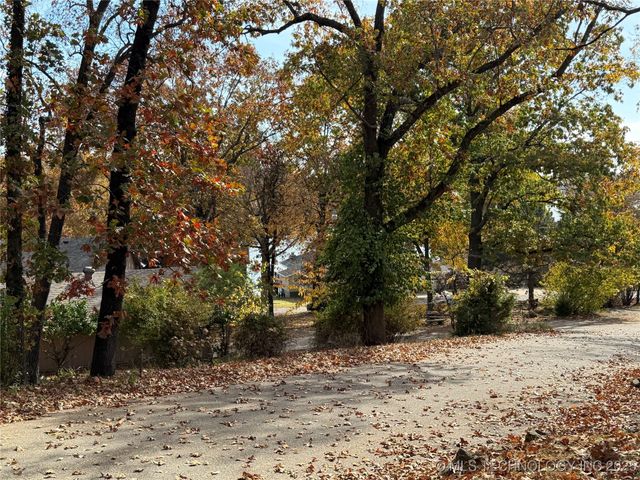 1714 Hebbert Street, Grove, OK 74344