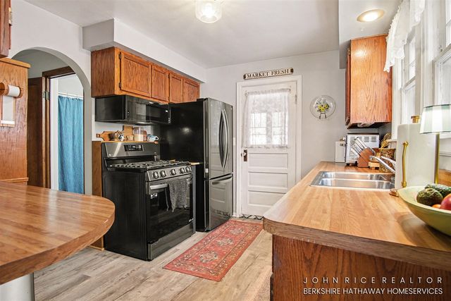 1224 Plymouth Avenue, Grand Rapids, MI 49505