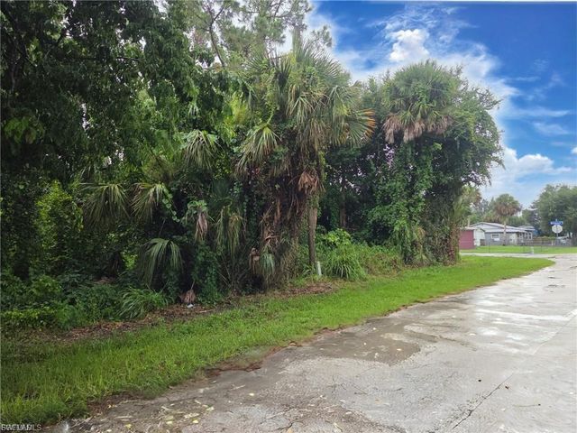524 Santa Cruz ST, North Fort Myers, FL 33903