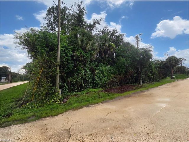 524 Santa Cruz ST, North Fort Myers, FL 33903