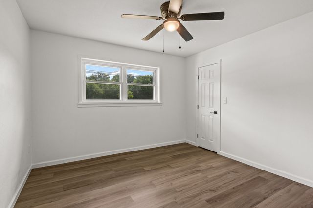 800 Holbrook Street, Mount Vernon, TX 75457