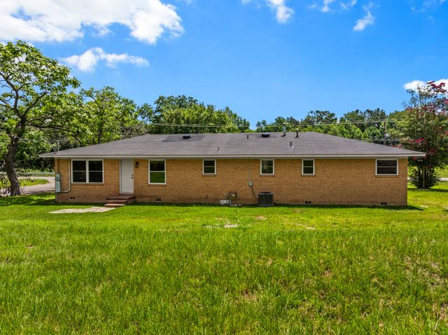800 Holbrook Street, Mount Vernon, TX 75457