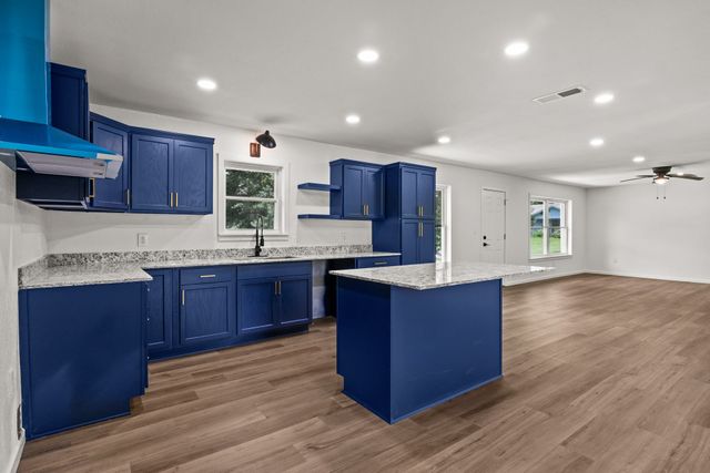 800 Holbrook Street, Mount Vernon, TX 75457