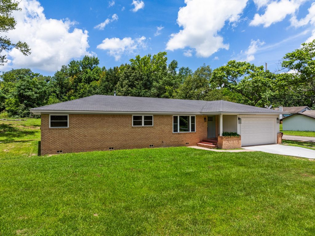 800 Holbrook Street, Mount Vernon, TX 75457