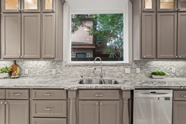 2607 University Boulevard, West University Place, TX 77005