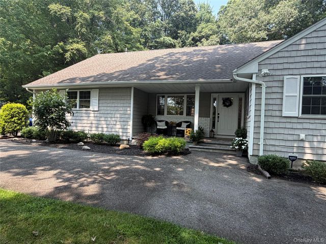 457 Wolf Hill, Dix Hills, NY 11746