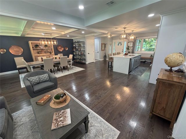 457 Wolf Hill, Dix Hills, NY 11746