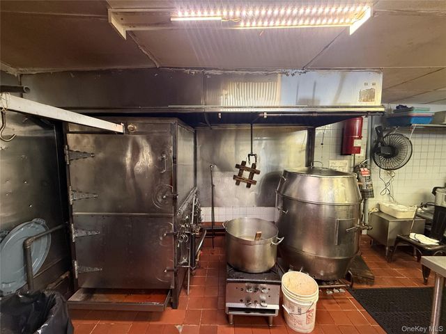 - 48th Street, New York (manhattan), NY 10036