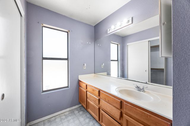 8820 W AMELIA Avenue, Phoenix, AZ 85037