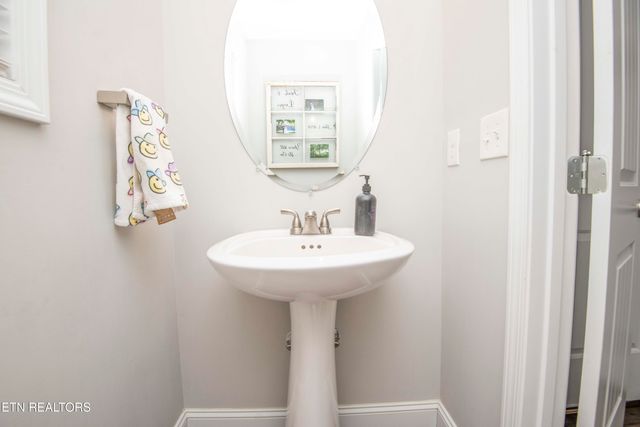 7336 Ladd Road Rd, Powell, TN 37849