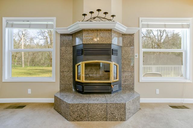 28457 Hwy 299, Round Mountain, CA 96084