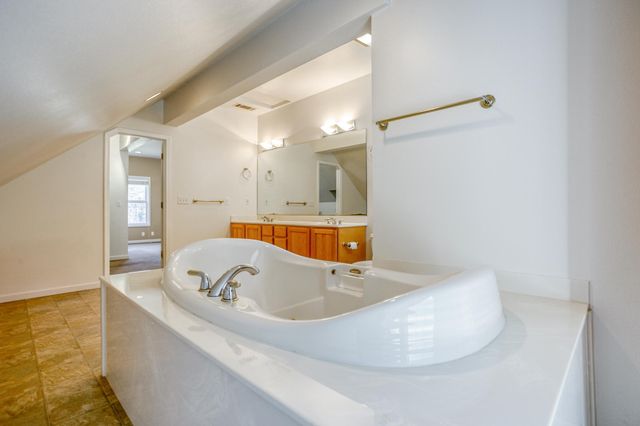 28457 Hwy 299, Round Mountain, CA 96084