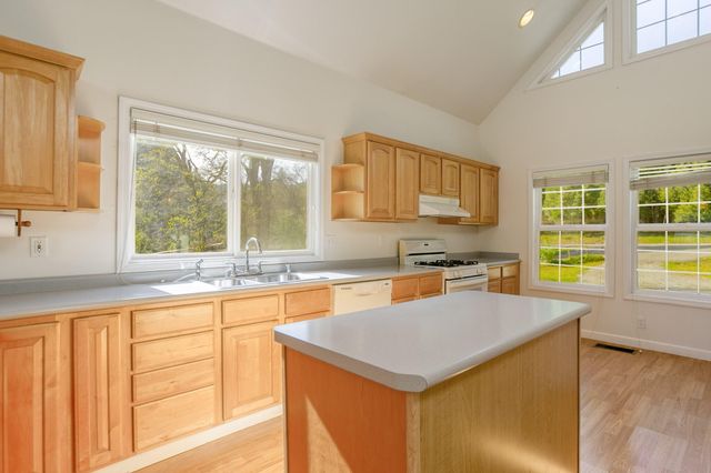 28457 Hwy 299, Round Mountain, CA 96084