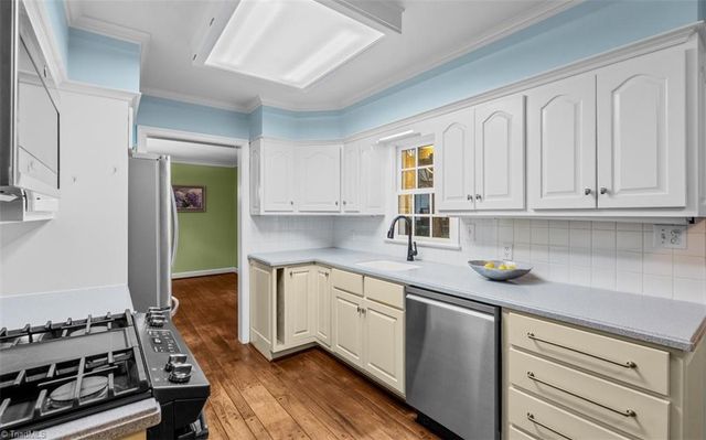 809 Hillcrest Drive, High Point, NC 27262