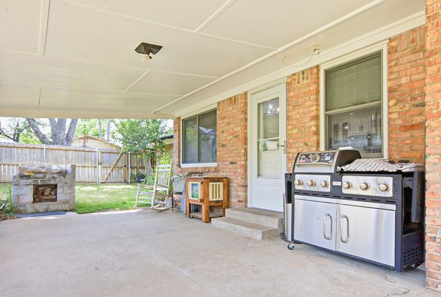 1901 Sterling Drive, Tyler, TX 75701