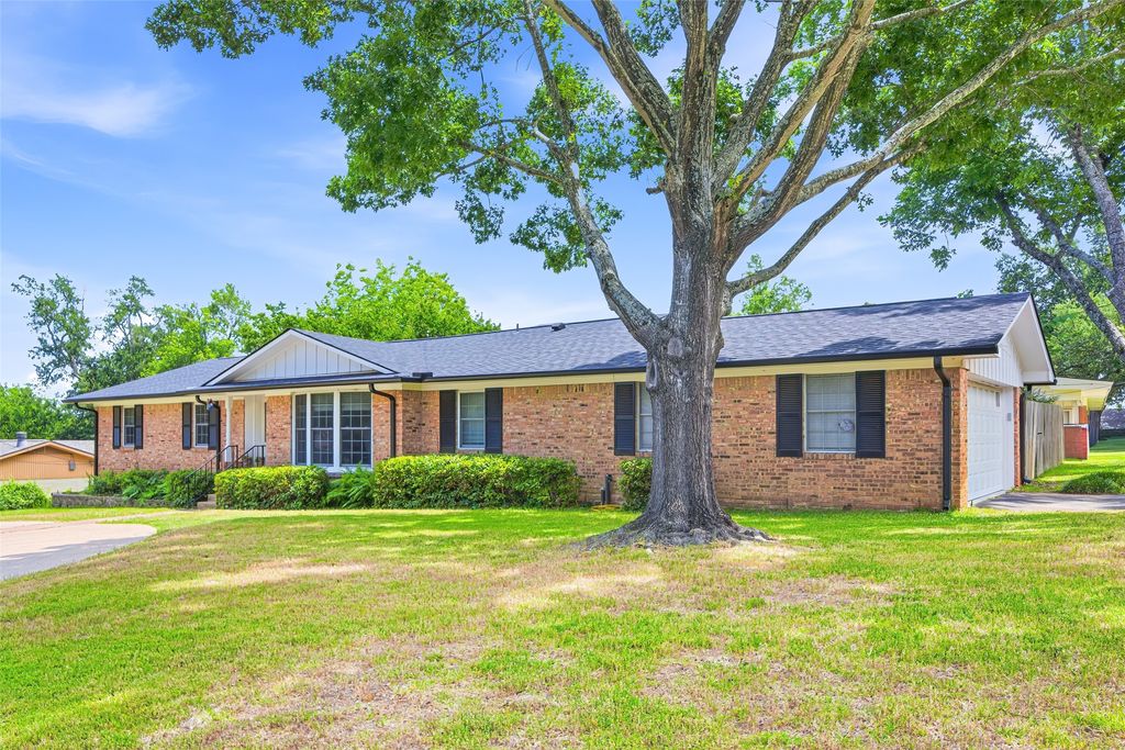 1901 Sterling Drive, Tyler, TX 75701