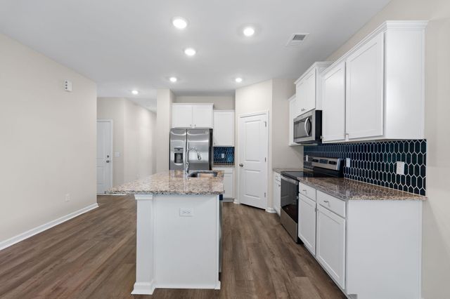 115 Avery Woods Dr., Longs, SC 29568