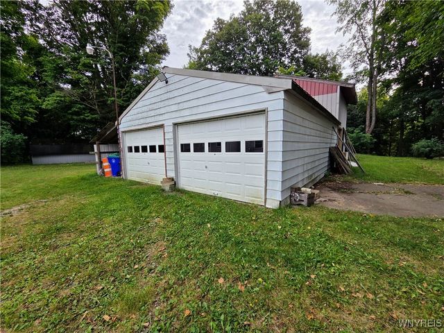 12226 Ridge Road, Ridgeway, NY 14103