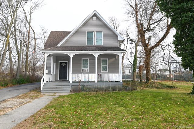 45 Rider Avenue, Patchogue, NY 11772