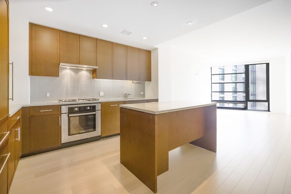 580 Washington St 12E, Boston, MA 02111