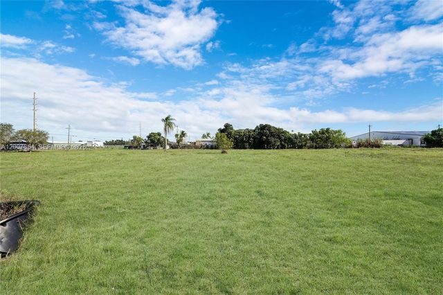 20000 SW 216th St, Miami, FL 33170