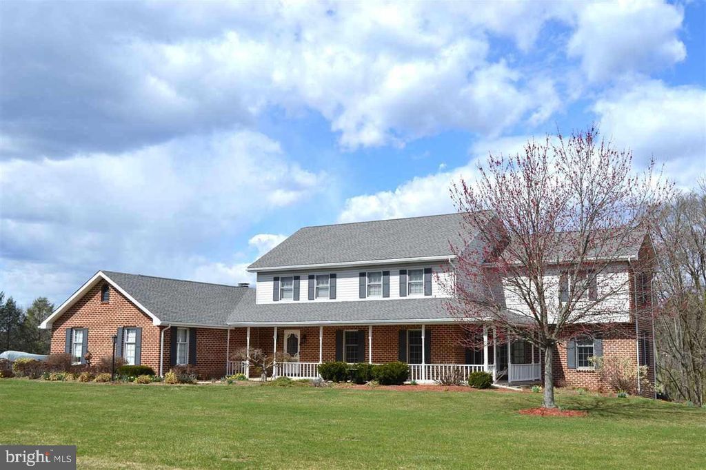 6405 HUNTSMEN DR, Harrisburg, PA 17111