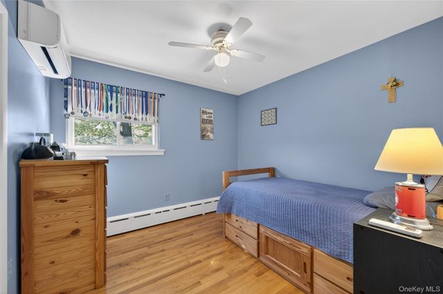 8 Glen Lane, Glenwood Landing, NY 11547