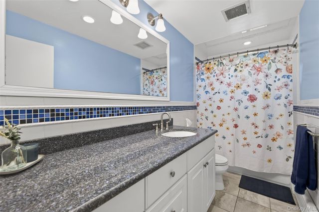 8 Glen Lane, Glenwood Landing, NY 11547