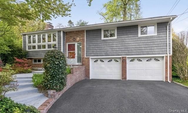 8 Glen Lane, Glenwood Landing, NY 11547