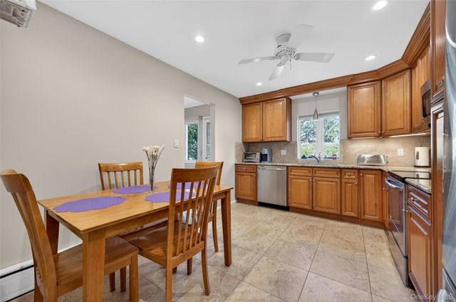 8 Glen Lane, Glenwood Landing, NY 11547